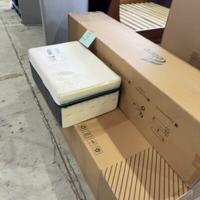 NEW BOX QUEEN SIZE MATTRESS - 25CM THICK MEMORY GEL FOAM MATTRESS DESIGNED FOR PLUSH COMFORT, MOTION ISOLATION, TEMPERATURE CONTROL, MEDIUM FIRMNESS