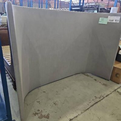 EX HIRE EVENT CURVED PRIVACY SCREEN SOLD AS IS