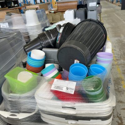 PALLET OF ASSORTED PLASTIC LAUNDRY BASKETS