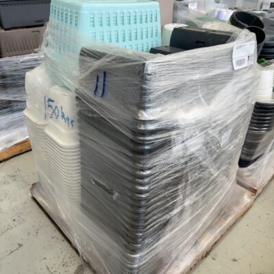 PALLET OF ASSORTED PLASTIC POTS & LAUNDRY BASKETS