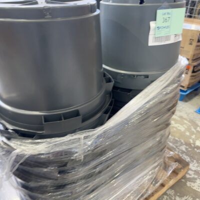 PALLET OF ASSORTED 510 BLACK PLASTIC GARDEN POTS SOLD AS IS