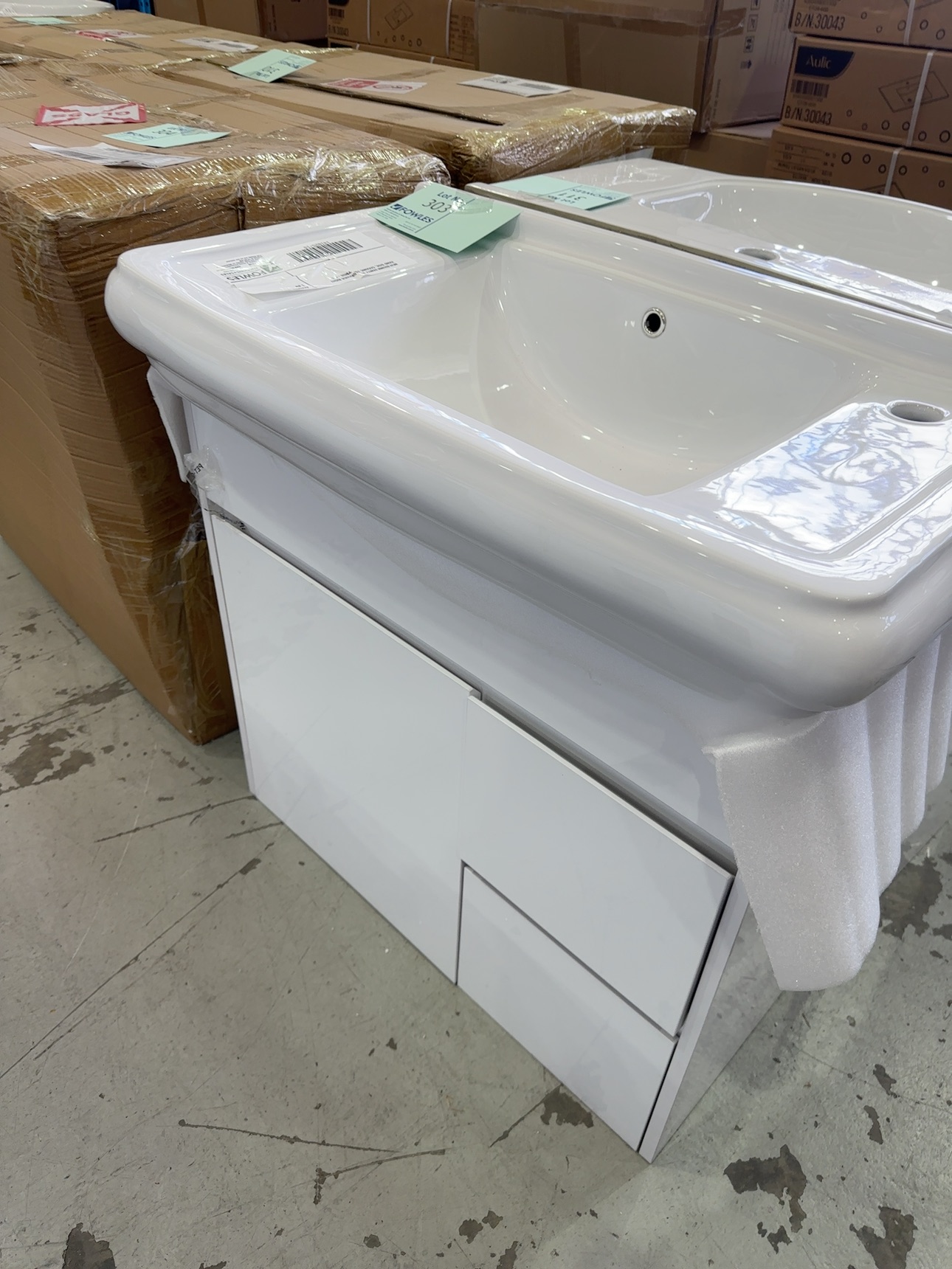NEW 800MM VANITY WITH DRAWER RIGHT HAND SIDE, CERAMIC TOP VPB800-111 NEW 800MM VANITY WITH DRAWER RIGHT HAND SIDE, CERAMIC TOP VPB800-111