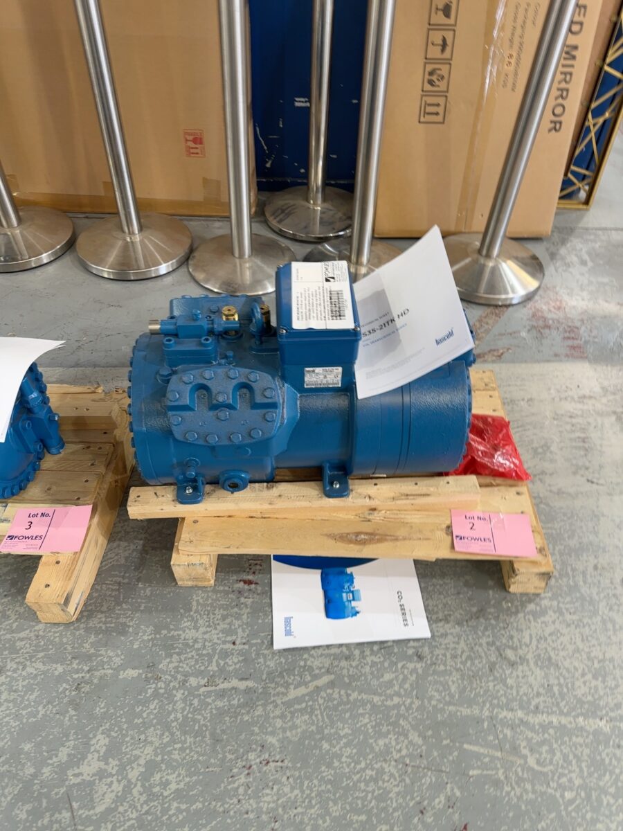Under instructions from Insurance Company - Sold as is with no warranties. 1 x Frascold S35-21TK HD semi-hermetic reciprocating compressor, designed for use in subcritical CO? refrigeration systems. This is a high-capacity industrial unit, suited to commercial cold storage, large refrigeration plant upgrades, or CO? retrofit projects. Rated 35 HP - Unit appears visually intact but has not been electrically tested.