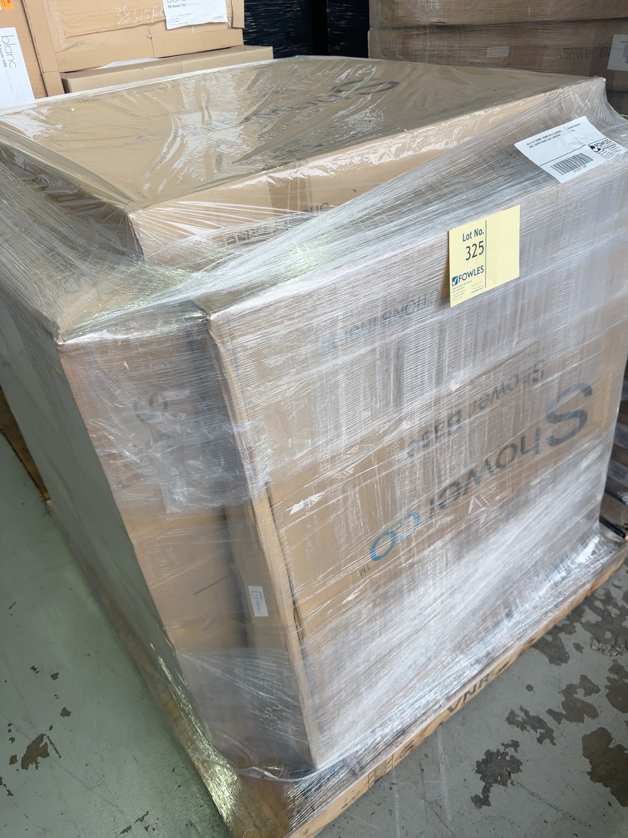 PALLET OF 900MM X 900MM ACRYLIC SHOWER BASE, CENTRE SQUARE WASTE ABS9X9CN