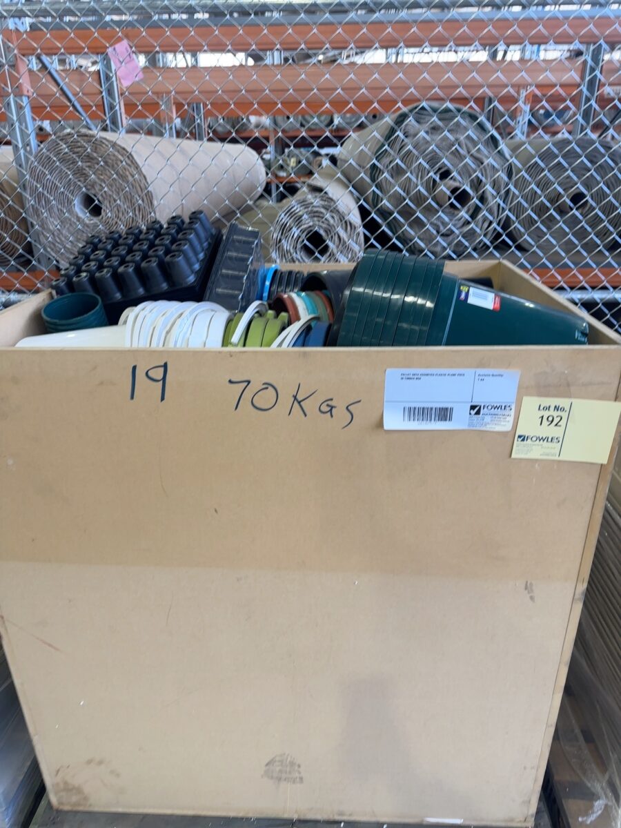 PALLET WITH ASSORTED PLASTIC PLANT POTS IN TIMBER BOX