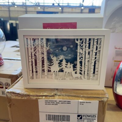 XMAS DECORATION - WHITE DEER XMAS PICTURE FRAME, MUSIC, LIGHTS & SNOW, BATTERY OPERATED