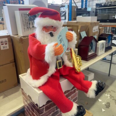 XMAS DECORATION - SANTA SITTING ON CHIMNEY