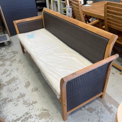NEW ACACIA TIMBER OUTDOOR SOFA WITH WOVEN SIDES & BACK WITH IVORY SEAT CUSHION 182.9CM LONG X 64CM X 82CM
