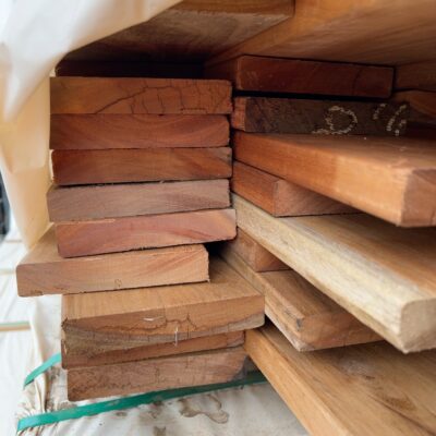 140X25 FEATURE GRADE SPOTTED GUM DECKING- (PACK CONSISTS OF RANDOM SHORT LENGTHS)