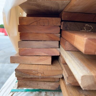 140X25 FEATURE GRADE SPOTTED GUM DECKING- (PACK CONSISTS OF RANDOM SHORT LENGTHS)