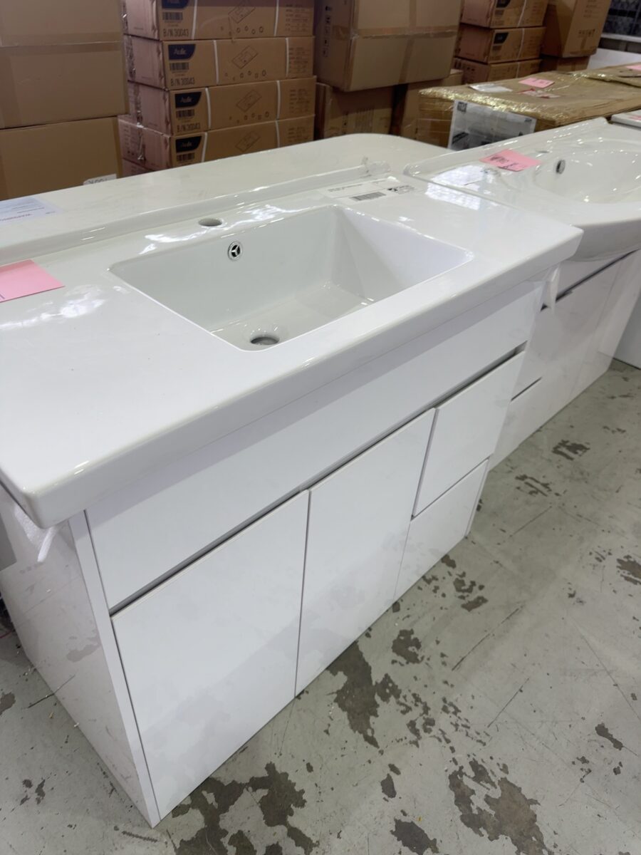 1000MM VANITY WITH FINGER PULL DOORS AND CERAMIC TOP