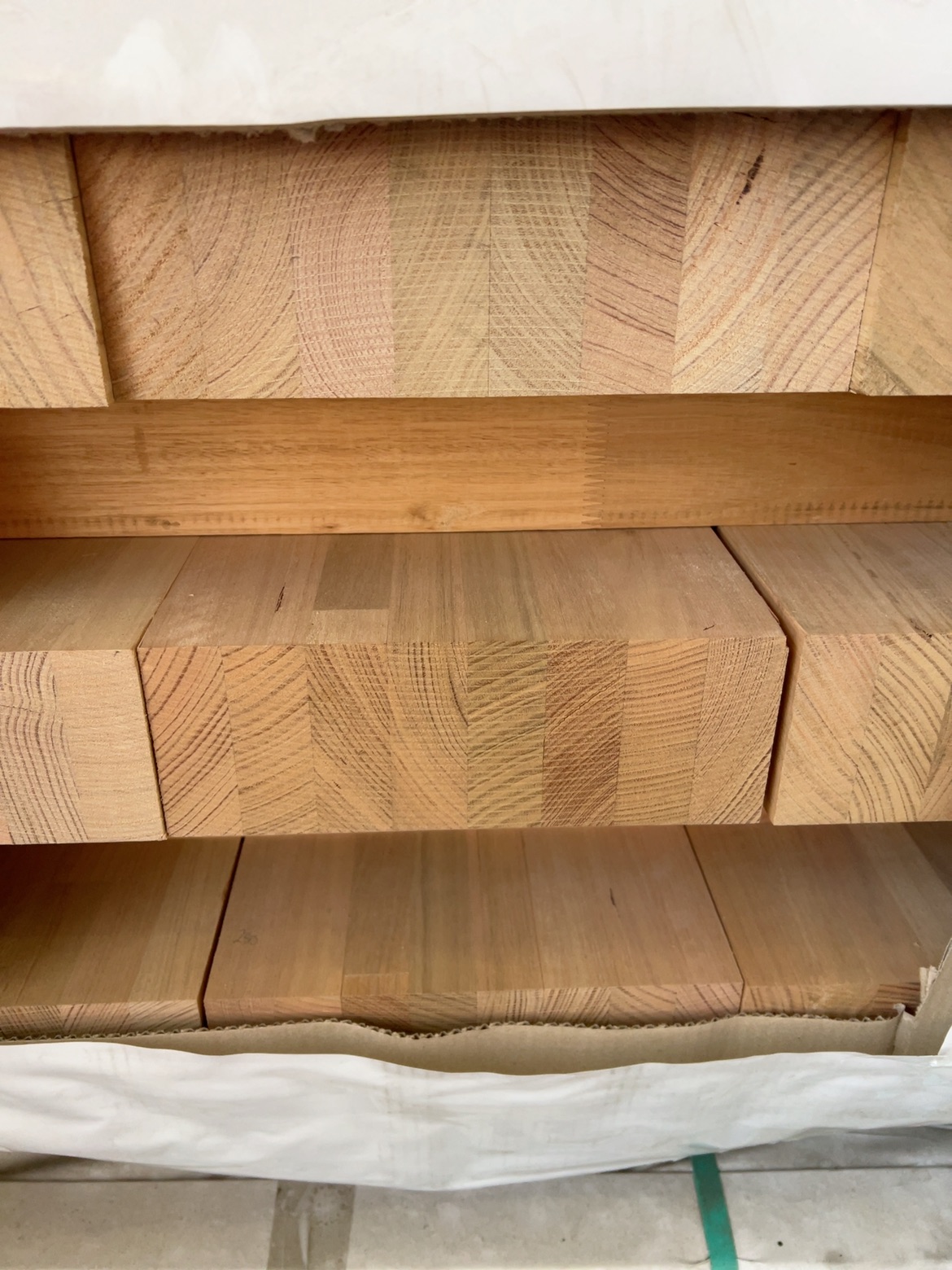 250X90 GRANDIS KD HARDWOOD LAM STAIR TREADS-38/1.5 250X90 GRANDIS KD HARDWOOD LAM STAIR TREADS-38/1.5