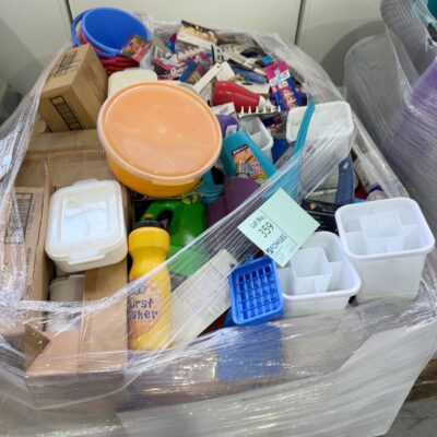 PALLET OF ASSORTED PLASTIC CONTAINERS SMALL & MEDIUM, WATERING CANS, CLIPS & VARIOUS KITCHEN ITEMS, SOLD AS IS