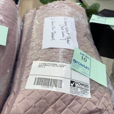 EX STAGING, LOT OF BEDDING - 2 X QUEEN VELVET THROW & 2 X FAUX FUR THROWS, SOLD AS IS EX STAGING, LOT OF BEDDING - 2 X QUEEN VELVET THROW & 2 X FAUX FUR THROWS, SOLD AS IS