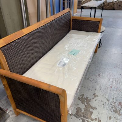 NEW ACACIA TIMBER OUTDOOR SOFA WITH WOVEN SIDES & BACK WITH IVORY SEAT CUSHION 182.9CM LONG X 64CM X 82CM