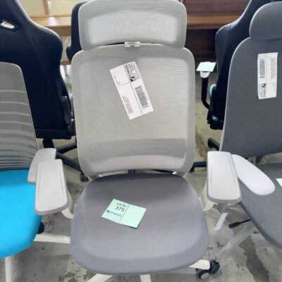 SAMPLE FURNITURE - GREY MESH ERGONOMIC OFFICE CHAIR, FULLY ADJUSTABLE 130KG CAPACITY. C