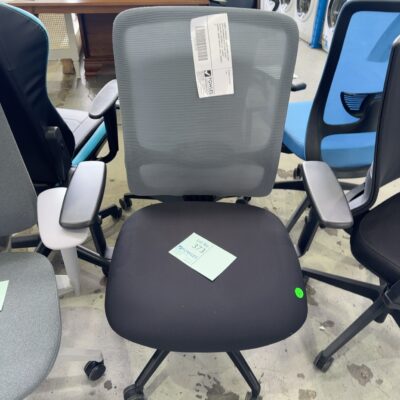 SAMPLE FURNITURE -BLACK FABRIC & GREY MESH ERGONOMIC OFFICE CHAIR, HEIGHT ADJUSTABLE, BACKREST TILT, LUMBAR SUPPORT, WEIGHT CAPACITY 130KG, RRP$329, Y