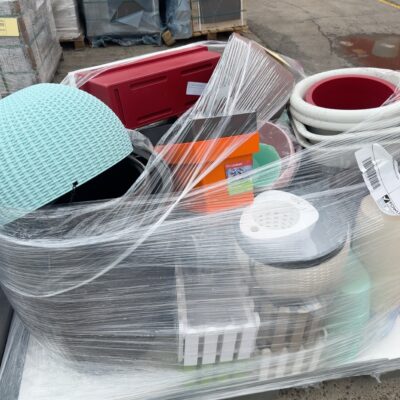 PALLET WITH ASSORTED GARDEN POTS SOLD AS IS PALLET WITH ASSORTED GARDEN POTS SOLD AS IS
