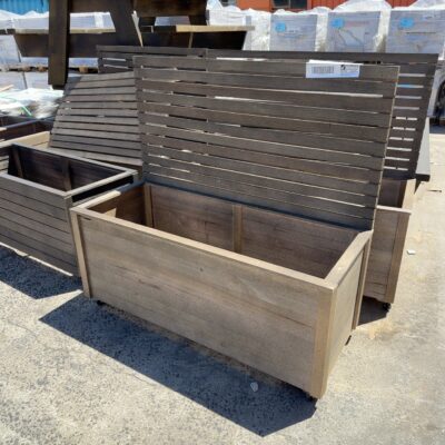 NEW HARDWOOD TIMBER PLANTER BOX WITH SCREENS & CASTOR WHEELS