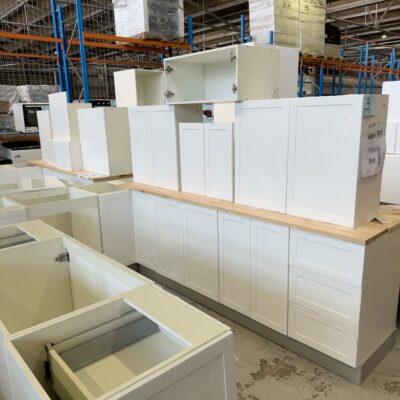 NEW L SHAPE KITCHEN WITH SEPARATE ISLAND BENCH IN MATTE WHITE SHAKER PROFILE, 2 PAC, NO BENCH TOPS, K6D NEW L SHAPE KITCHEN WITH SEPARATE ISLAND BENCH IN MATTE WHITE SHAKER PROFILE, 2 PAC, NO BENCH TOPS, K6D