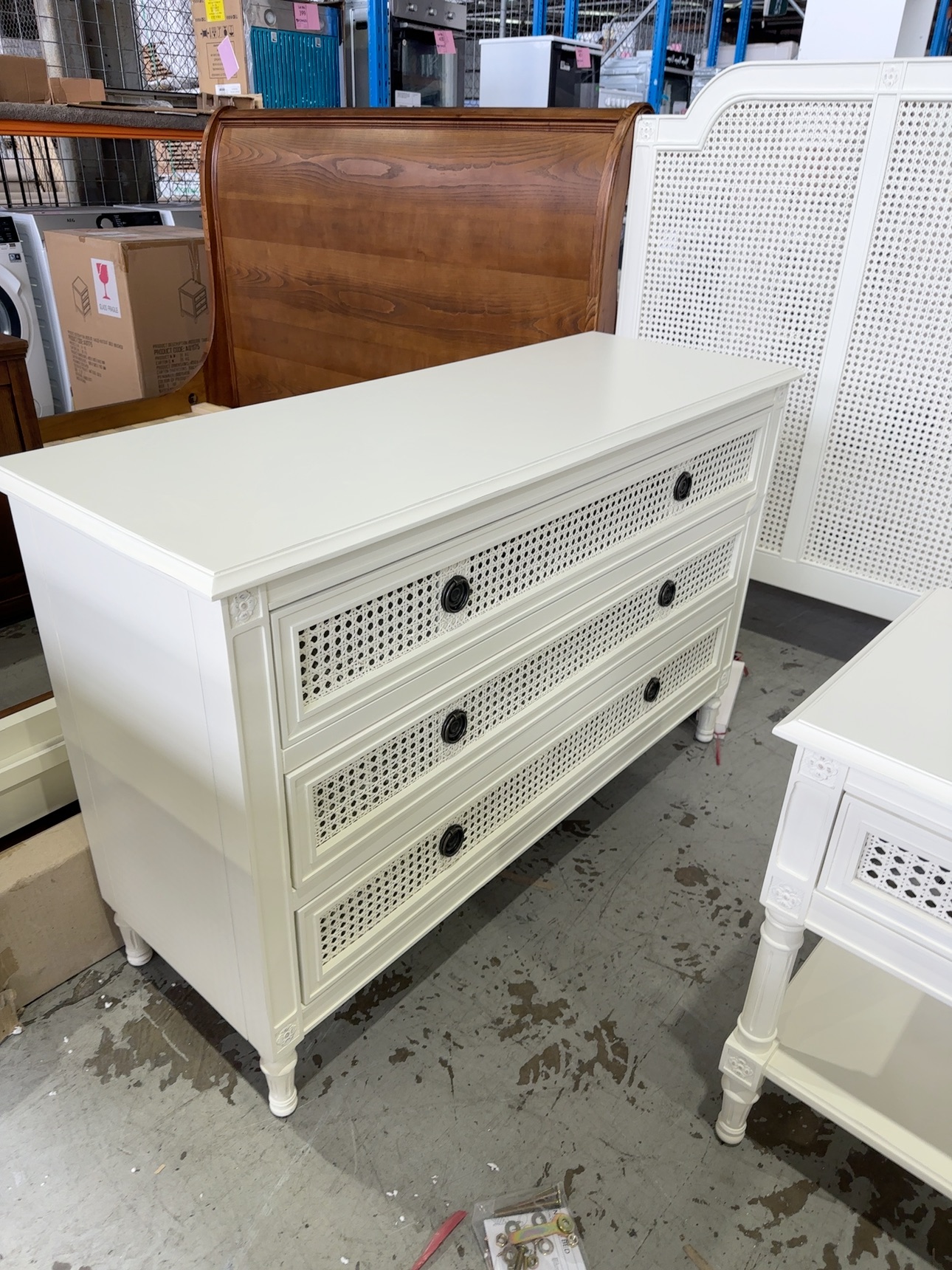 NEW WHITE RATTAN FRENCH PROVINCIAL DRESSING TABLE WITH MATCHING MIRROR, 3 DRAWERS, AU0740 & AU1021 NEW WHITE RATTAN FRENCH PROVINCIAL DRESSING TABLE WITH MATCHING MIRROR, 3 DRAWERS, AU0740 & AU1021