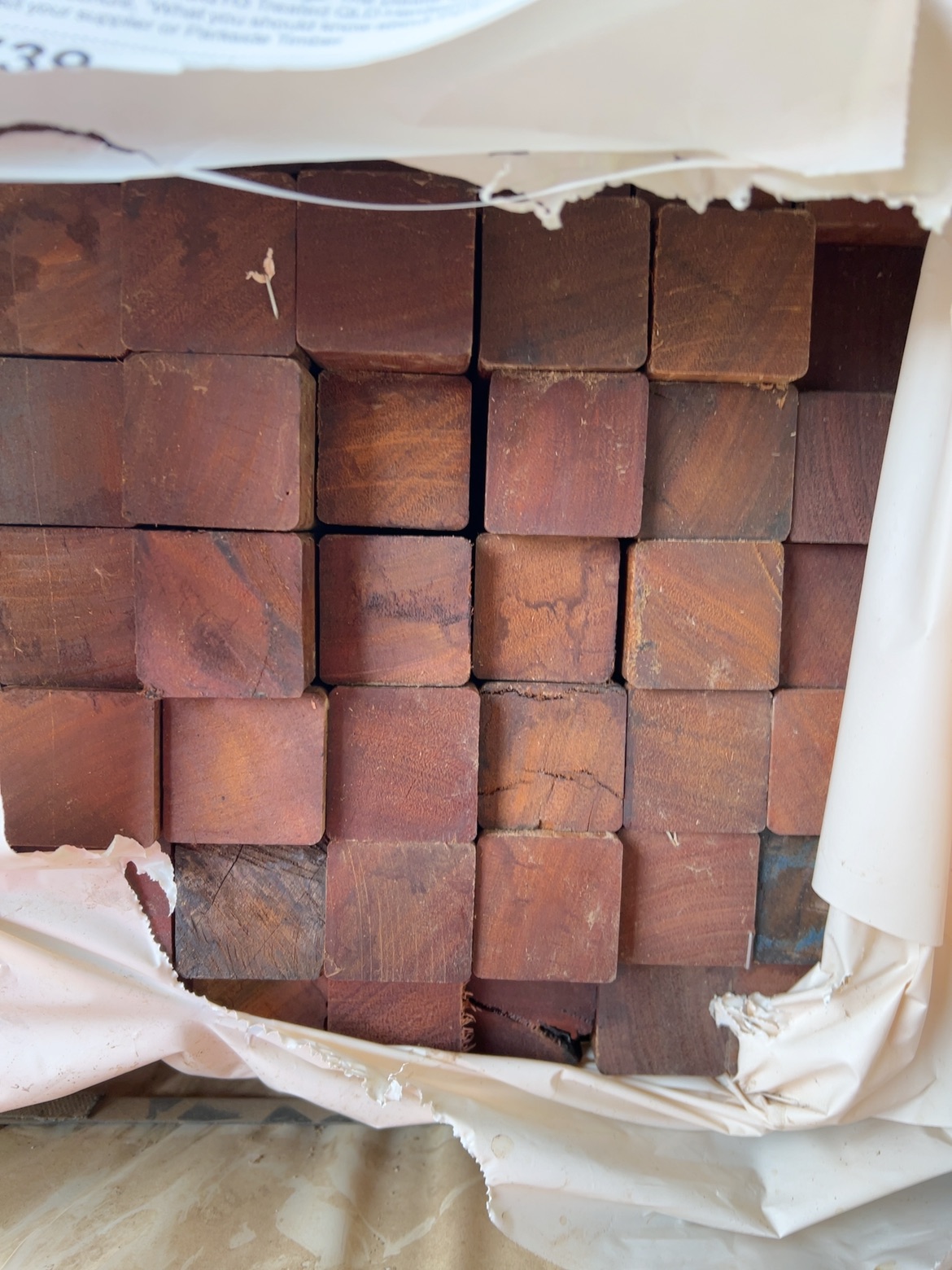 40X40 SPOTTED GUM KD HARDWOOD BATTENS 40X40 SPOTTED GUM KD HARDWOOD BATTENS