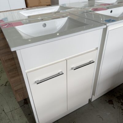 NEW AULIC ROCKY 600MM VANITY, GLOSS WHITE WITH CRYSTAL CERAMIC TOP CA12-600 & CT28-600 RRP$715 NEW AULIC ROCKY 600MM VANITY, GLOSS WHITE WITH CRYSTAL CERAMIC TOP CA12-600 & CT28-600 RRP$715