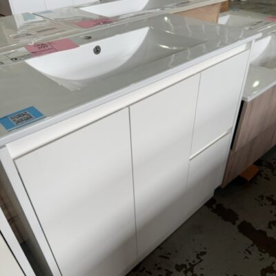 NEW AULIC ALICE 900MM WHITE FINGER PULL VANITY WITH CRYSTAL CERAMIC TOP, DRAWERS RIGHT, CA03-900R & CT28-900 RRP$1120