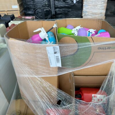 PALLET OF ASSORTED SPRAY BOTTLES, OIL & FUEL CONTAINERS ETC MD10-22-009