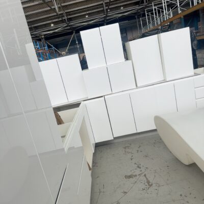 NEW L SHAPE KITCHEN IN HIGH GLOSS WHITE 2 PAC PAINTED FINISH WITH FINGER PULL PROFILE DOORS, K5B WITH 800MM PANTRY NEW L SHAPE KITCHEN IN HIGH GLOSS WHITE 2 PAC PAINTED FINISH WITH FINGER PULL PROFILE DOORS, K5B WITH 800MM PANTRY