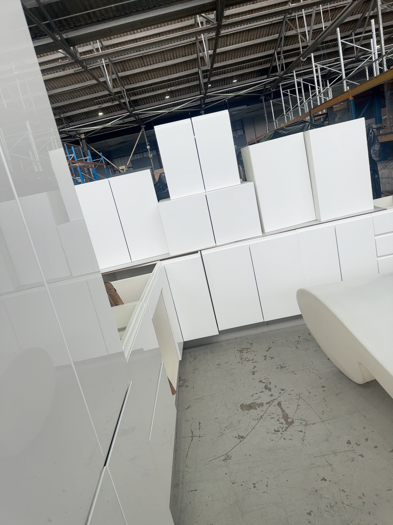 NEW L SHAPE KITCHEN IN HIGH GLOSS WHITE 2 PAC PAINTED FINISH WITH FINGER PULL PROFILE DOORS, K5B WITH 800MM PANTRY NEW L SHAPE KITCHEN IN HIGH GLOSS WHITE 2 PAC PAINTED FINISH WITH FINGER PULL PROFILE DOORS, K5B WITH 800MM PANTRY