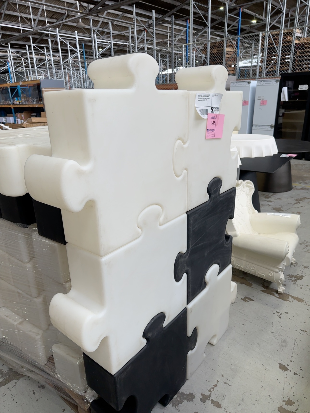 EX EVENT HIRE - PALLET OF WHITE & BLACK ACRYLIC LARGE OVERSIZE JIGSAW PIECES, CAN GE USED TO CREATE WALLS ETC, WHITE CAN BE ILLUMINATED, SOLD AS IS EX EVENT HIRE - PALLET OF WHITE & BLACK ACRYLIC LARGE OVERSIZE JIGSAW PIECES, CAN GE USED TO CREATE WALLS ETC, WHITE CAN BE ILLUMINATED, SOLD AS IS