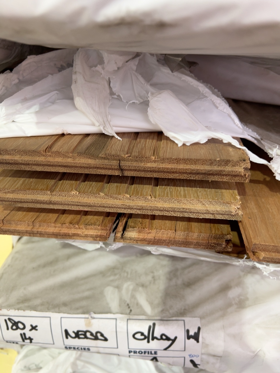 180X14 SPOTTED GUM COVER GRADE OVERLAY FLOORING 180X14 SPOTTED GUM COVER GRADE OVERLAY FLOORING