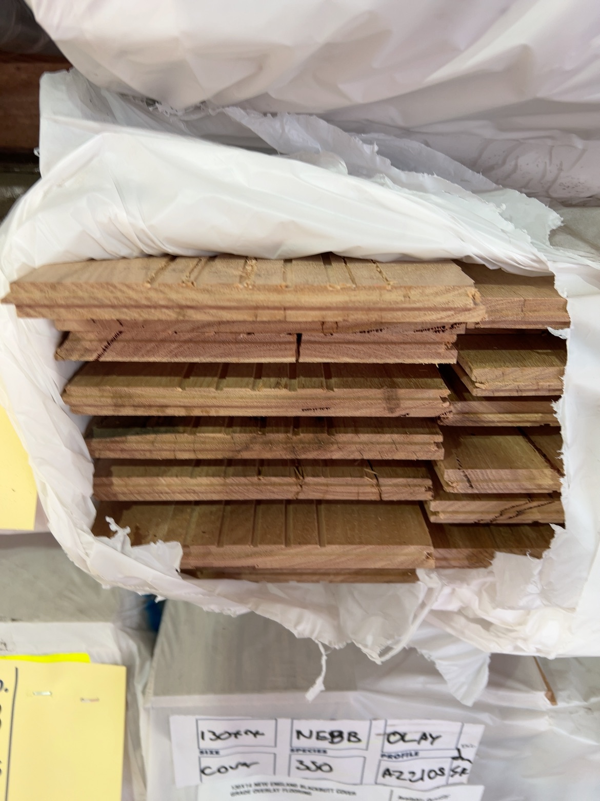 180X14 NEW ENGLAND BLACKBUTT COVER GRADE OVERLAY FLOORING 180X14 NEW ENGLAND BLACKBUTT COVER GRADE OVERLAY FLOORING