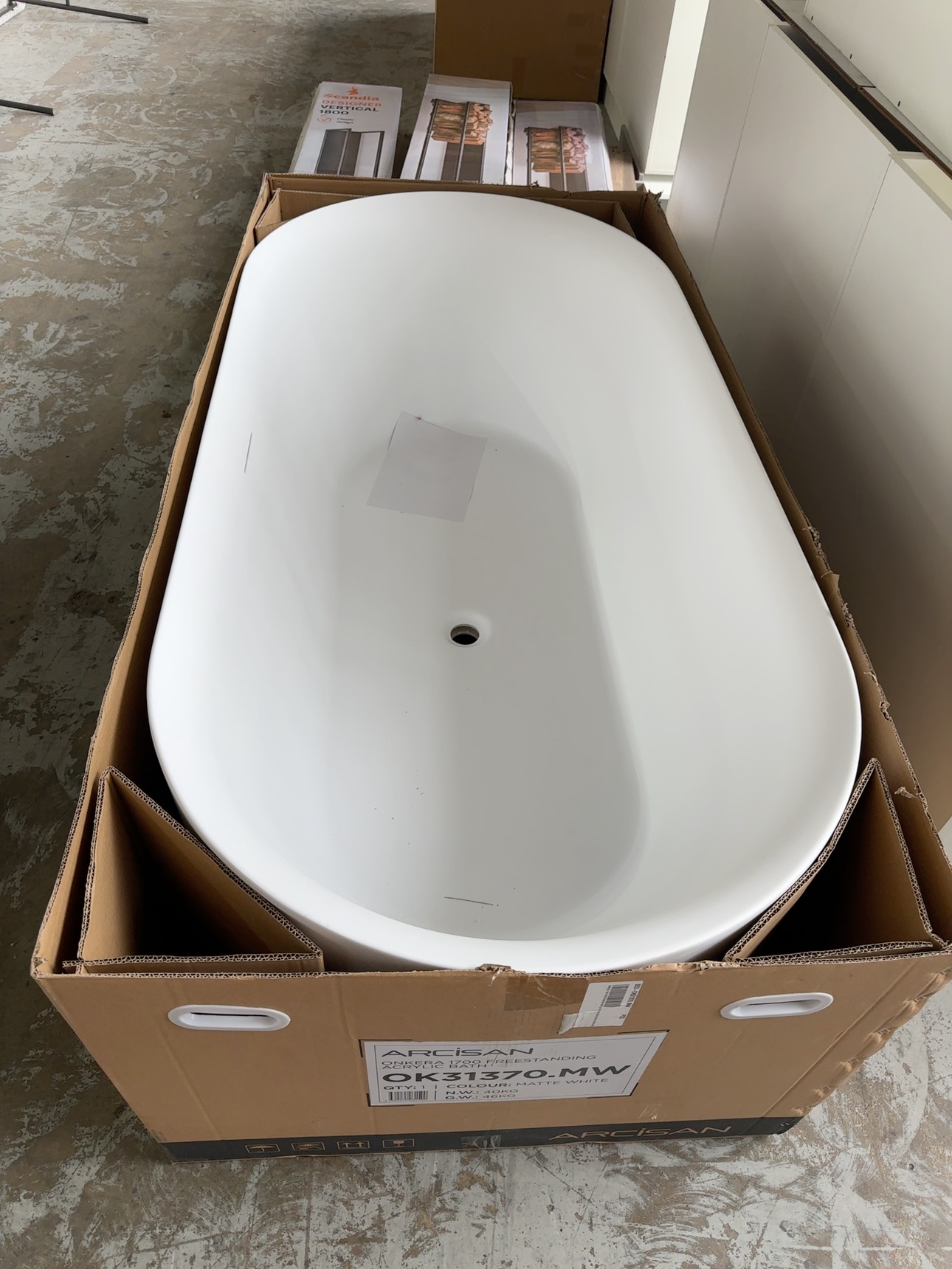 NEW ARCISAN ONKERA 1700MM OVAL FREESTANDING ACRYLIC BATH WITH OVERFLOW, WITH 12 MONTH WARRANTY NEW ARCISAN ONKERA 1700MM OVAL FREESTANDING ACRYLIC BATH WITH OVERFLOW, WITH 12 MONTH WARRANTY