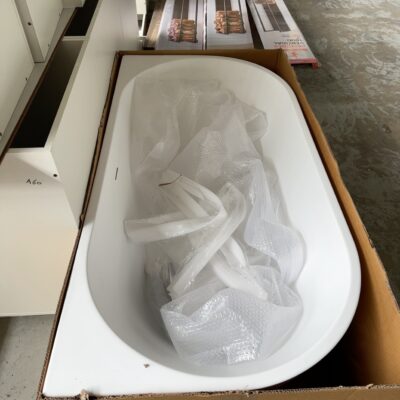 NEW AXUS 1500MM BACK TO THE WALL MATTE WHITE ACRYLIC BATH WITH OVERFLOW, AR32370.MW RRP$2178