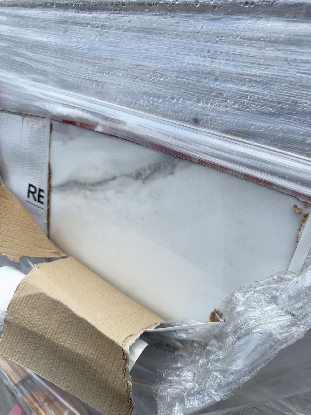 600X600 CELLINI BLANCO POLISHED TILES (30 BOXES OF 4 TILES) 600X600 CELLINI BLANCO POLISHED TILES (30 BOXES OF 4 TILES)