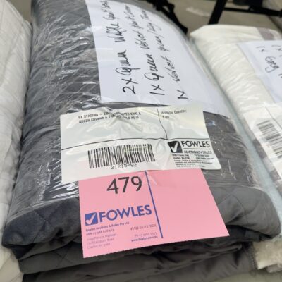 EX STAGING - LOT OF ASSORTED KING & QUEEN COVERS & THROWS, SOLD AS IS EX STAGING - LOT OF ASSORTED KING & QUEEN COVERS & THROWS, SOLD AS IS