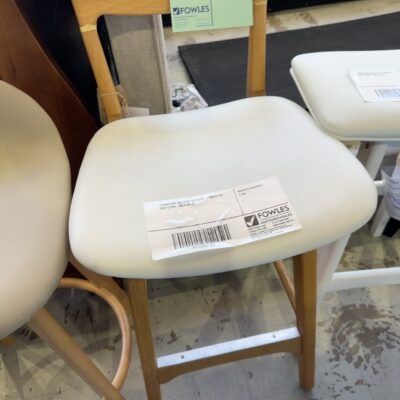 FURNITURE RETAILER CLOSURE - WHITE PU BAR STOOL, SOLD AS IS FURNITURE RETAILER CLOSURE - WHITE PU BAR STOOL, SOLD AS IS