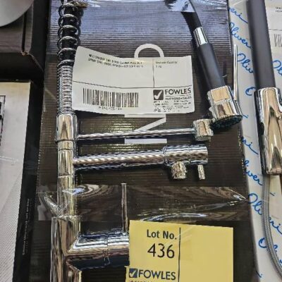 NEW CHROME AND BLACK GAMMA PULL OUT SPRAY SINK MIXER, FP0020-CCT SOLD AS IS