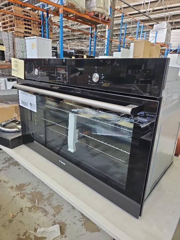 EX DISPLAY TISIRA 900MM BUILT IN ELECTRIC OVEN TO969E, SOLD AS IS, NO WARRANTY EX DISPLAY TISIRA 900MM BUILT IN ELECTRIC OVEN TO969E, SOLD AS IS, NO WARRANTY