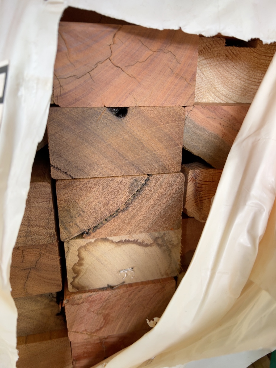 90X45 FEATURE GRADE SPOTTED GUM 90X45 FEATURE GRADE SPOTTED GUM