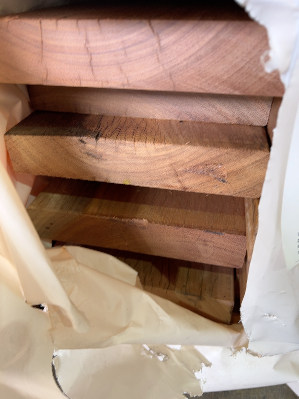 190X35 FEATURE GRADE SPOTTED GUM 190X35 FEATURE GRADE SPOTTED GUM