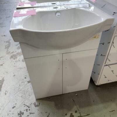 NEW 600MM WHITE GLOSS VANITY, WITH CERAMIC TOP, VPB600-102 NEW 600MM WHITE GLOSS VANITY, WITH CERAMIC TOP, VPB600-102