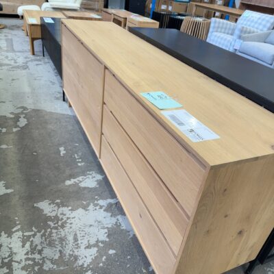 FURNITURE RETAILER CLOSURE - AKSEL OAK BUFFETT SOLD AS IS FURNITURE RETAILER CLOSURE - AKSEL OAK BUFFETT SOLD AS IS