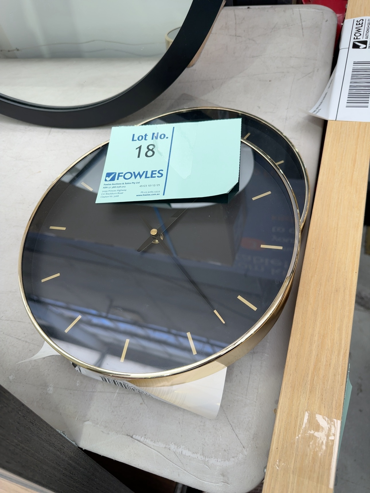 FURNITURE RETAILER CLOSURE - CLOCK SOLD AS IS FURNITURE RETAILER CLOSURE - CLOCK SOLD AS IS