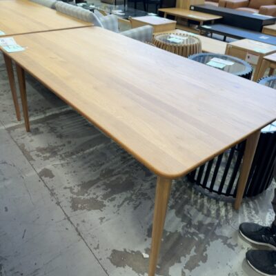 FURNITURE RETAILER CLOSURE - 1800MM X 900MM NATURAL OAK DINING TABLE WITH CURVED ENDS, SOLD AS IS
