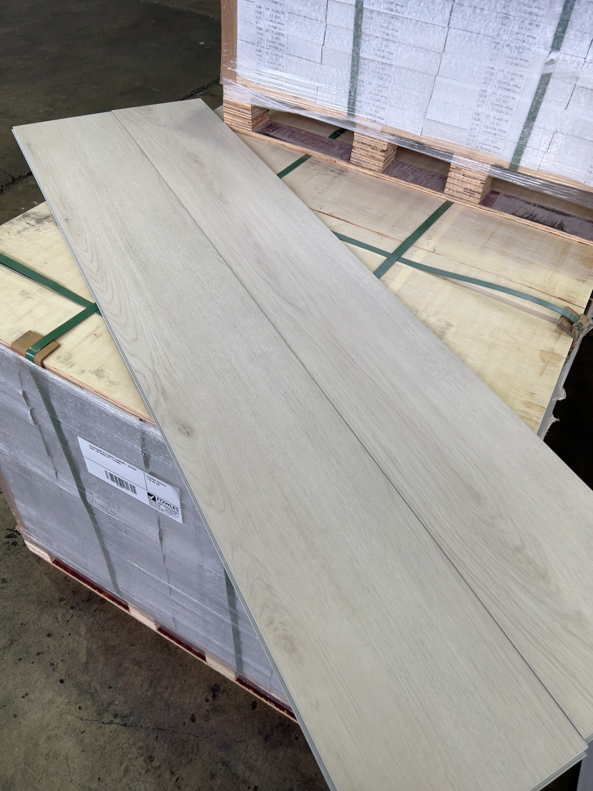 1524X228MM OZ HYBRID FLOORING- COLOUR LS601 (76 BOXES OF 1.7419M2) 1524X228MM OZ HYBRID FLOORING- COLOUR LS601 (76 BOXES OF 1.7419M2)