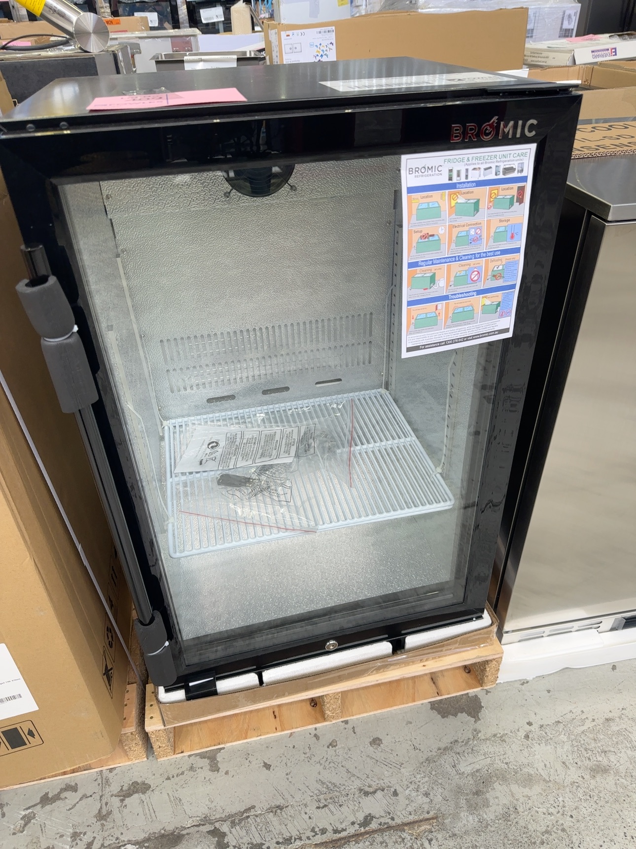 NEW BROMIC 118LITRE BLACK BAR DISPLAY CHILLER, BB0120GD-NR, 12 MONTH WARRANTY NEW BROMIC 118LITRE BLACK BAR DISPLAY CHILLER, BB0120GD-NR, 12 MONTH WARRANTY