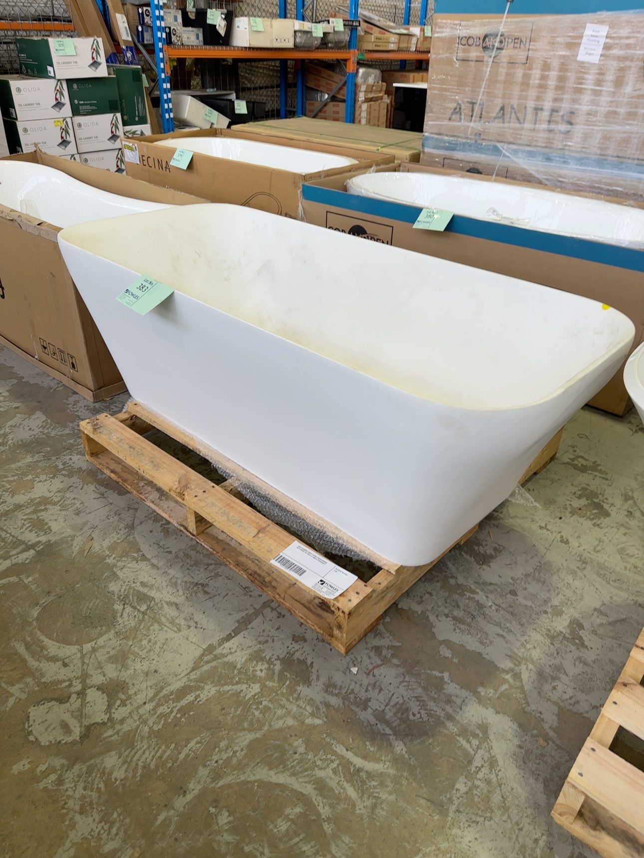 NEW DIAMOND WHITE STONE FREESTANDING BATH RRP$5790 WITH 12 MONTH WARRANTY NEW DIAMOND WHITE STONE FREESTANDING BATH RRP$5790 WITH 12 MONTH WARRANTY